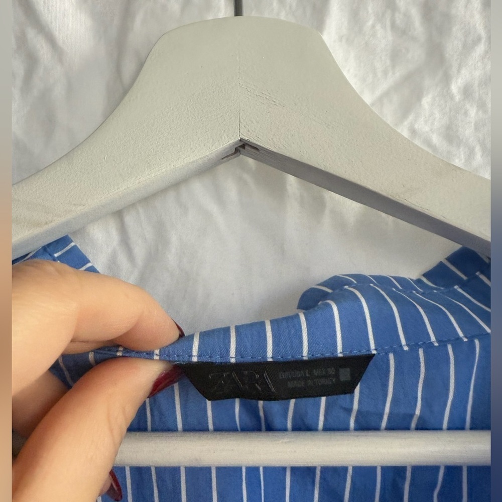 Zara Blue Striped Button Embroidered Lace
Cropped Boyfriend Blouse Size Large - Picture 4 of 11